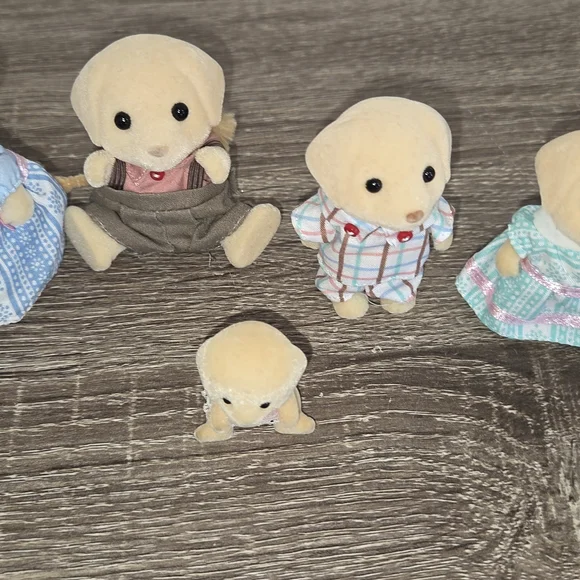 Sylvanian Families Calico Critters Lot of 4 Golden Labrador Dog Family. - Picture 3 of 8